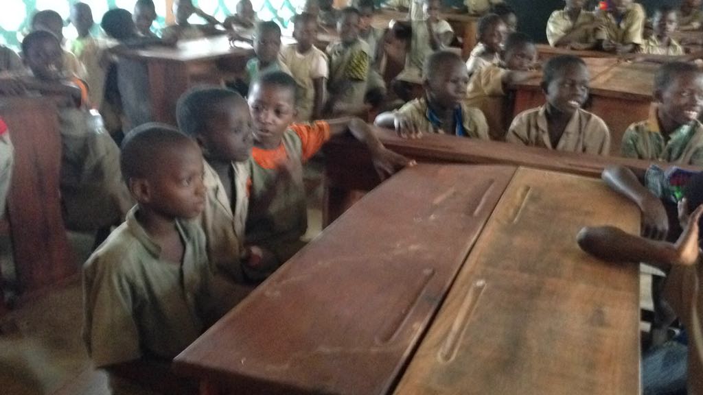 Humanitaire 2016 : EDUCATION - Visite et séance de travail du président de l’association, avec l’école primaire de Doke (Ifangni)